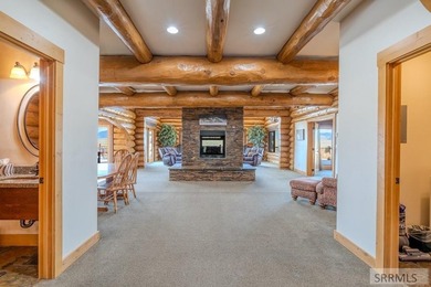 Turnkey luxury log home situated on 5 fenced acres with - photo 10