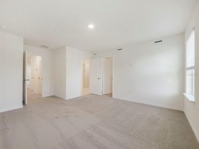 Welcome to this beautifully designed 3-bedroom, 2.5-bathroom - photo 21