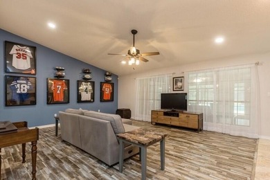 BACK ON MARKET WITH NO FAULT TO SELLER. NEW HARDWOOD LAMINATE - photo 22