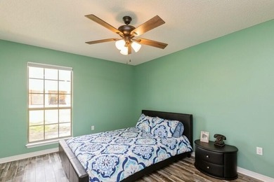 BACK ON MARKET WITH NO FAULT TO SELLER. NEW HARDWOOD LAMINATE - photo 36