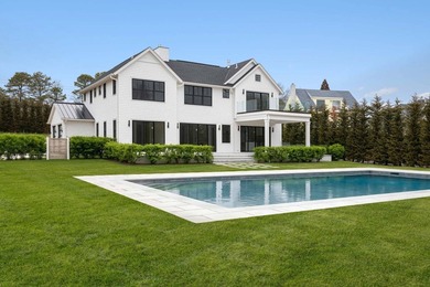 Find your brand-new Hamptons escape on an acre in Southampton - photo 3