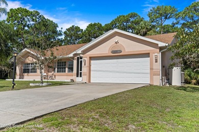 RARE find! This well-maintained 3/2/2 home sits on a half-acre - photo 4