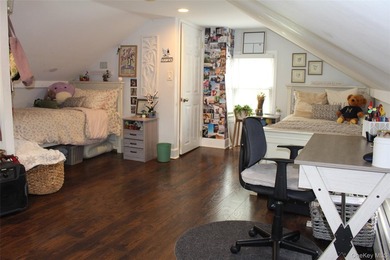 This Charming Home Features A Living Room With Beautiful - photo 12