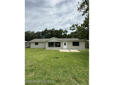 Welcome home to this charming 3-bedroom, 2-bathroom - photo 2