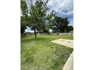 Welcome home to this charming 3-bedroom, 2-bathroom - photo 3