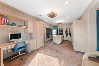 Stunning 21 acre Equestrian Compound located in the heart of - photo 19