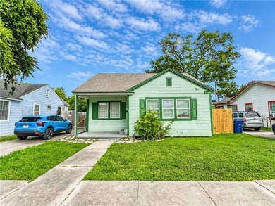 Welcome to this charming 3-bedroom home located in the desirable - photo 1