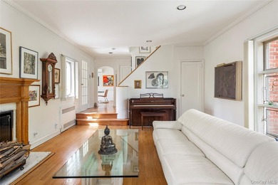 Welcome to a rare and private retreat in the heart of Great Neck - photo 3