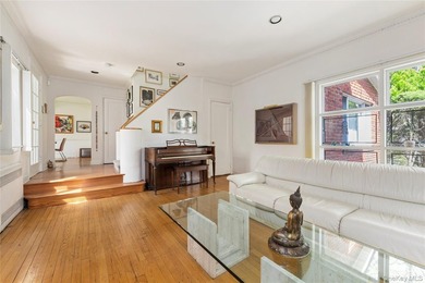Welcome to a rare and private retreat in the heart of Great Neck - photo 4