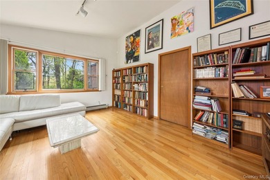 Welcome to a rare and private retreat in the heart of Great Neck - photo 6