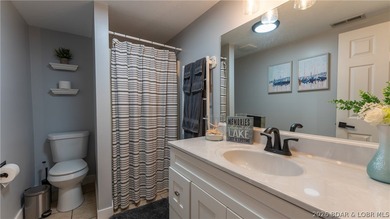 Discover the perfect blend of comfort, convenience & lake - photo 13