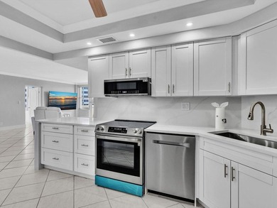 Move In Ready AMAZING VIEWS in this rarely available 3 bedroom - photo 13
