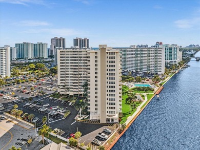 Move In Ready AMAZING VIEWS in this rarely available 3 bedroom - photo 33