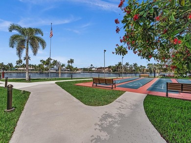 Move In Ready AMAZING VIEWS in this rarely available 3 bedroom - photo 38