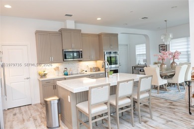 *Exquisite residence located in the prestigious gated community - photo 3