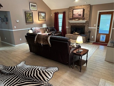 Beautiful from the curb to the back yard. Decorator colors in - photo 4