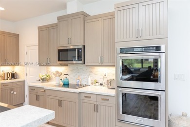 *Exquisite residence located in the prestigious gated community - photo 8