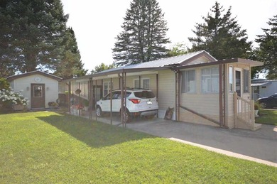 Charming & Meticulously Maintained Victorian Mobile Home Step - photo 3