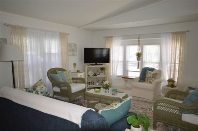 Charming & Meticulously Maintained Victorian Mobile Home Step - photo 6