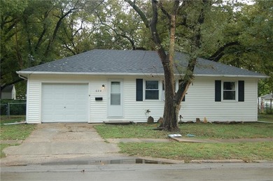 Truman Lake Home For Sale in Clinton Missouri