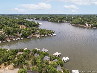 Overlooking the the gorgeous Lake nestled in a cove at the 3.5 - photo 45