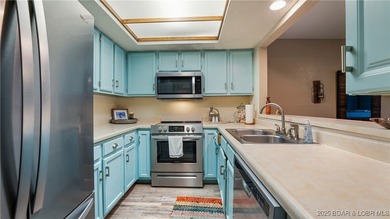 Discover lakeside living at its finest with this cozy 2-bed - photo 5