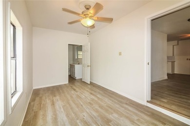 1502 Austin St is a 1-story Portland detached home built in 1956 - photo 9