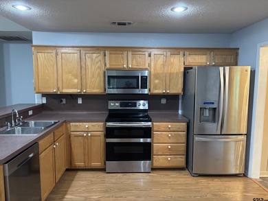 Come experience this beautiful and cozy two-bedroom, two-bath - photo 17
