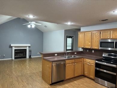 Come experience this beautiful and cozy two-bedroom, two-bath - photo 19
