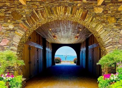 One-of-a-kind pied-a terre overlooking Narragansett Bay and the - photo 28