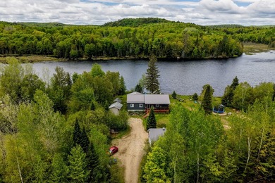 (private lake, pond, creek) Home For Sale in Val Des Monts Quebec