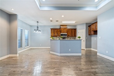 Welcome to this beautifully maintained 3-bedroom, 2-bath home - photo 7