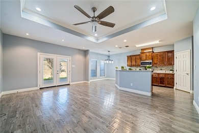 Welcome to this beautifully maintained 3-bedroom, 2-bath home - photo 8