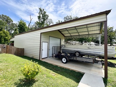 Lake life meets comfort and convenience in this beautifully - photo 4