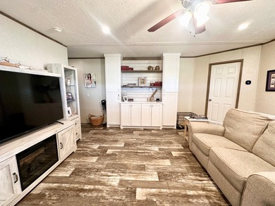 Lake life meets comfort and convenience in this beautifully - photo 8