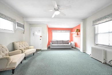 Detached starter colonial in prime North Flushing, this - photo 2