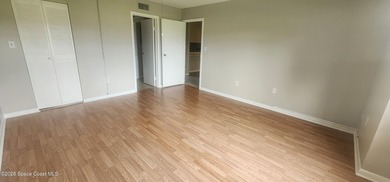 GOLF COURSE VIEWS & NO STAIRS! GROUND FLOOR SUN 'N GREEN LIVING - photo 7