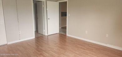 GOLF COURSE VIEWS & NO STAIRS! GROUND FLOOR SUN 'N GREEN LIVING - photo 8