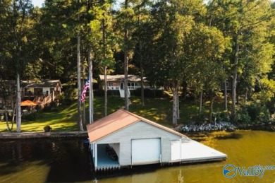 Lake Home For Sale in Guntersville, Alabama