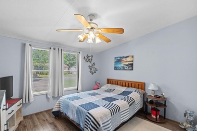 FULLY FURNISHED, MINUTES FROM THE BEACH, UGRADED MASTER BATH - photo 21