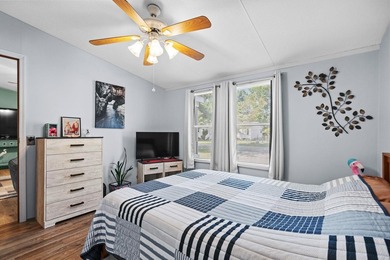 FULLY FURNISHED, MINUTES FROM THE BEACH, UGRADED MASTER BATH - photo 22