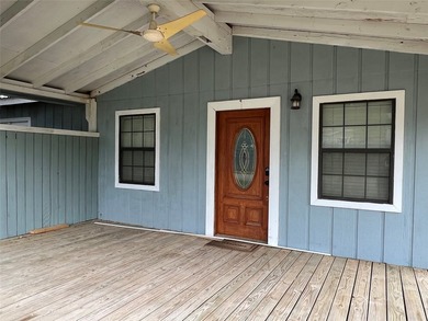 Charming lake area retreat on half an acre! Welcome to this - photo 2