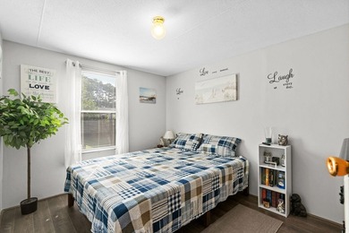 FULLY FURNISHED, MINUTES FROM THE BEACH, UGRADED MASTER BATH - photo 25