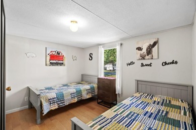 FULLY FURNISHED, MINUTES FROM THE BEACH, UGRADED MASTER BATH - photo 27