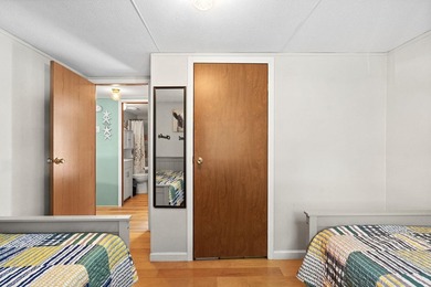 FULLY FURNISHED, MINUTES FROM THE BEACH, UGRADED MASTER BATH - photo 28
