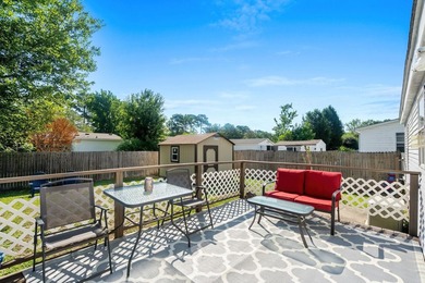 FULLY FURNISHED, MINUTES FROM THE BEACH, UGRADED MASTER BATH - photo 31