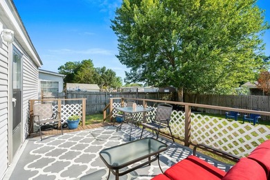 FULLY FURNISHED, MINUTES FROM THE BEACH, UGRADED MASTER BATH - photo 32