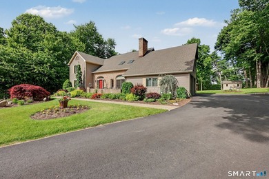 Nestled in a prestigious cul-de-sac in southern New Fairfield - photo 1