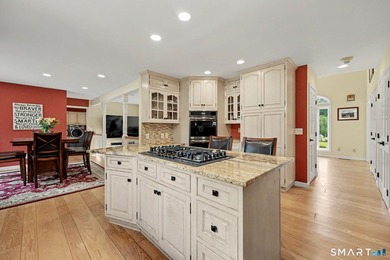 Nestled in a prestigious cul-de-sac in southern New Fairfield - photo 8