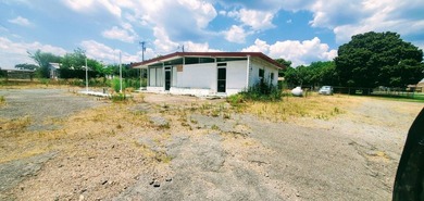 This excellent commercial property has a prime location in - photo 8
